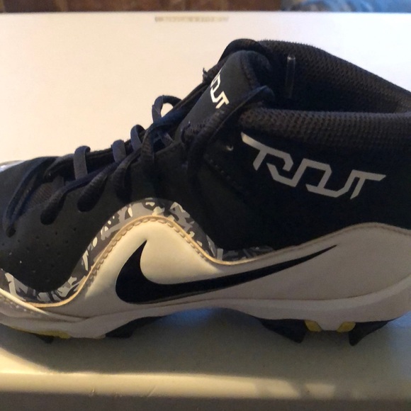 nike baseball shoes youth